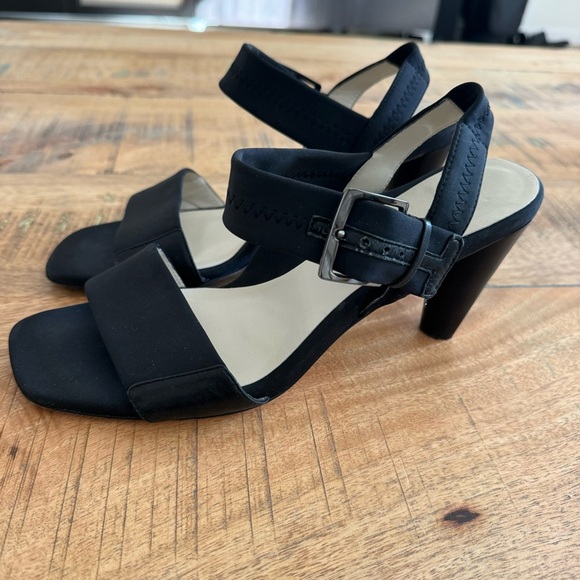 Taryn Rose Black Sandals - Picture 17 of 17